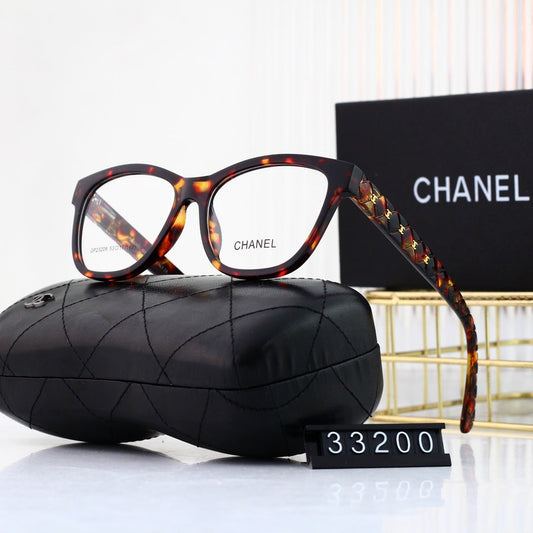 Stilvolle Brille mit Metallrahmen