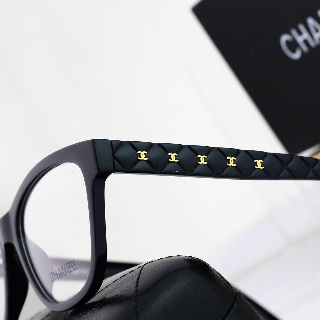 Elegantne naočale s metalnim okvirom