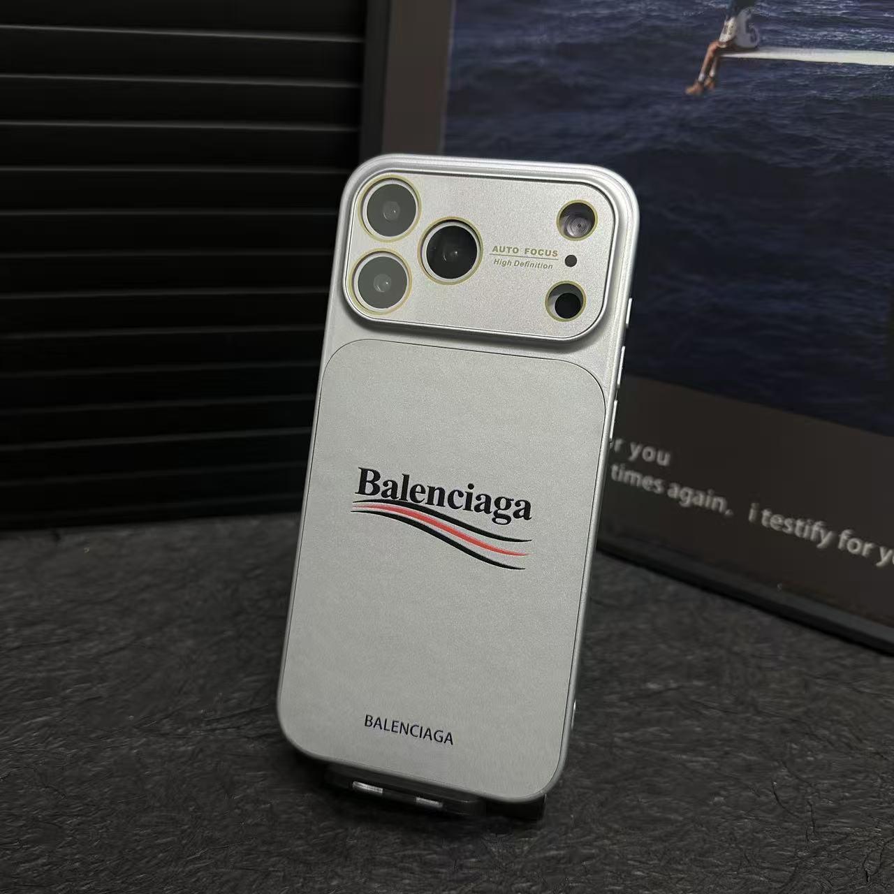 Balenciaga-vaikutteinen mattapintainen suojaava iPhone-kotelo, jossa on koko linssisuojaus